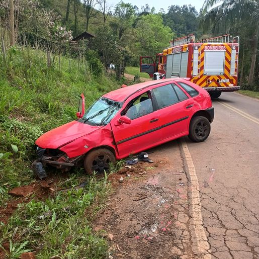 Homem fica ferido ao carro sair da pista em Riqueza