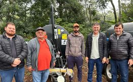 Iporã do Oeste entrega máquinas agrícolas para grupos de produtores