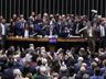 Presidente Hugo Motta supera bloqueio de bolsonaristas e abre sessão na Câmara
