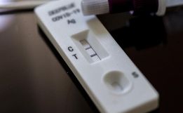 Testes positivos de Covid-19 em farmácias de SC aumentam 124% em novembro