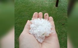 Moradores registram queda de granizo em São Miguel do Oeste