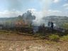 Bombeiros combatem incêndio em vegetação em SJCedro