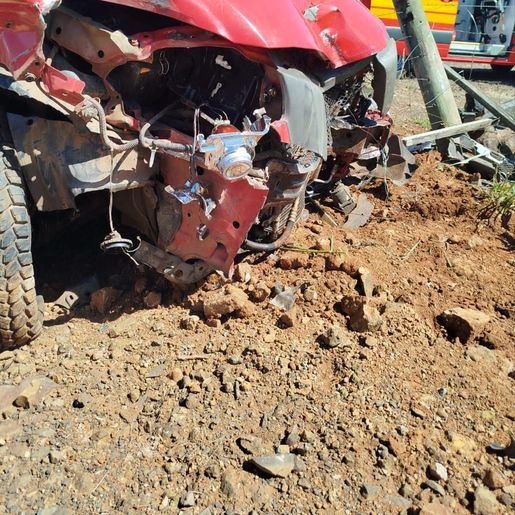 Motorista fica ferido em saída de pista e colisão em Romelândia