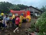 VÍDEO: Galpão desaba e trabalhador fica ferido no interior de Itapiranga