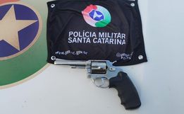 Homem dispara contra carro após confraternização e foge para mata em Bom Jesus do Oeste