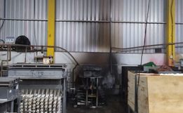 Máquina pega fogo em empresa de velas
