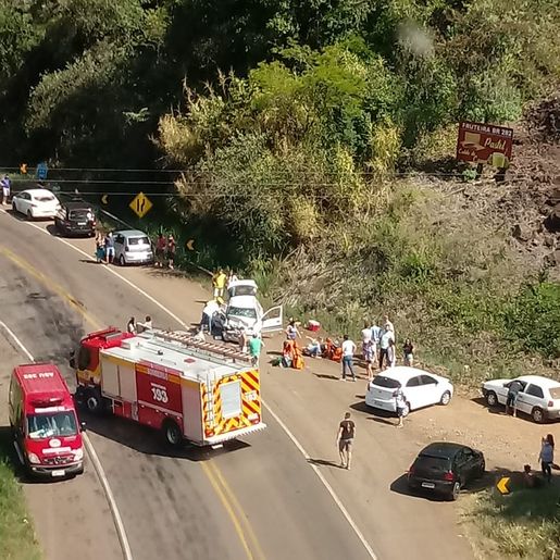 Colisão frontal deixa duas vítimas gravemente feridas na BR-282 em Nova Erechim 
