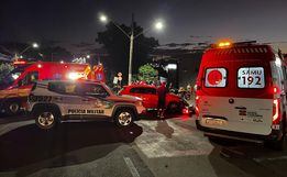 Colisão entre carro e moto deixa dois feridos no centro de SMO