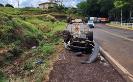 Saída de pista e capotamento na SC-163 mobiliza bombeiros e SAMU