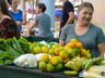 Feirantes iniciam comercialização de produtos na Área coberta da Praça Central 
