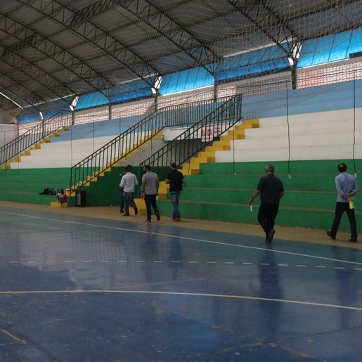 Comitiva de São José do Cedro visita espaços esportivos em Iporã do Oeste
