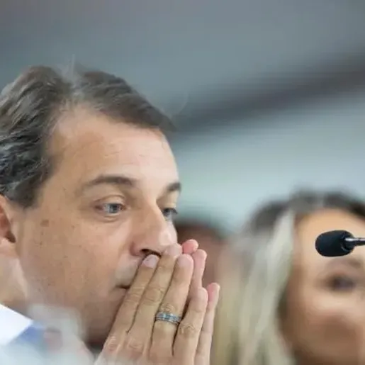 Impeachment é aprovado, Moisés é afastado do governo de SC e Daniela assume