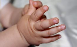 Bebê de dois dias morre com Covid-19 em Chapecó