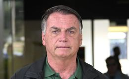 Bolsonaro tem alteração na função renal e segue internado, diz boletim