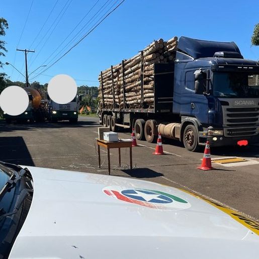 Operação flagra caminhões com excesso de peso em rodovias da região
