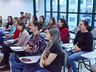 Profissionais passam por treinamento para uso do botão de emergência nas escolas 