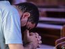 VÍDEO: Igreja Matriz recebe fiéis para celebração do Dia de Finados