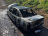 Veiculo é destruído por incêndio no interior de Bandeirante