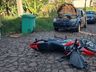 Homem fica ferido em colisão entre carro e moto em Guarujá do Sul