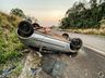 VÍDEO: motorista abandona carro após capotamento na BR-282