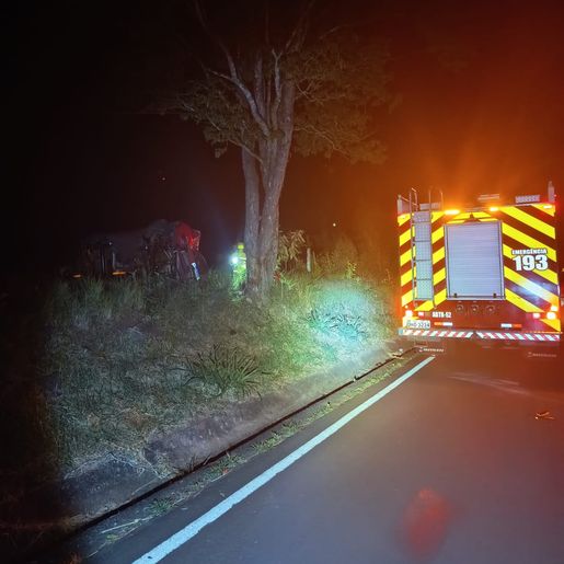 Saída de pista de veículo deixa mulher ferida em Guaraciaba 