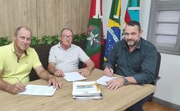 São João do Oeste libera primeiros empréstimos do Programa Moradia Digna