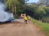 Mãe e filho saem ilesos de carro tomado por fogo em Cedro