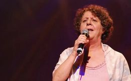Morre a cantora e compositora Cristina Buarque