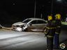 VÍDEO: Poste é partido ao meio após ser atingido por carro na Willy Barth 