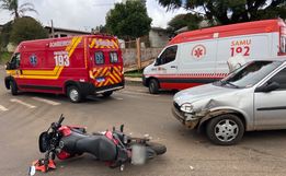 Mulher fica ferida em acidente entre carro e moto, em São Miguel do Oeste