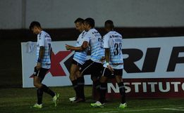 Com dois de Diego Souza, Grêmio bate o Caxias e larga em vantagem na semifinal do Gauchão