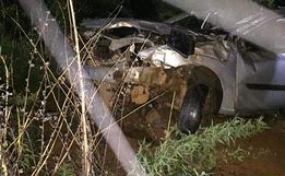 Saída de pista mata dois jovens e deixa dois feridos na BR-282