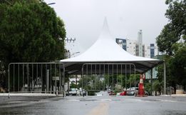 Praça começa a receber estrutura para o Motocão do próximo final de semana
