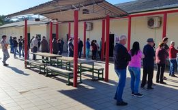 Dois maiores colégios eleitorais registram filas em São José do Cedro
