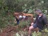 Homem fica ferido após tombamento de trator em ribanceira de Galvão
