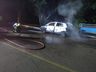 Carro é destruído por incêndio em São José do Cedro