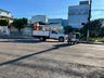 Caminhão derruba fios, motociclista se enrosca e sofre queda em SMO