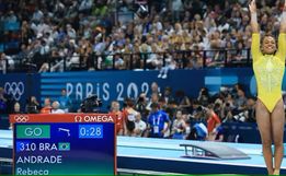 Com prata no geral, Rebeca vira a brasileira com mais medalhas