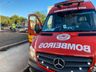 Condutor sai ileso após carro quase se partir ao meio em acidente na Willy Barth