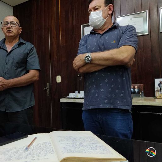 Vice-prefeito de São José do Cedro assume como chefe do executivo