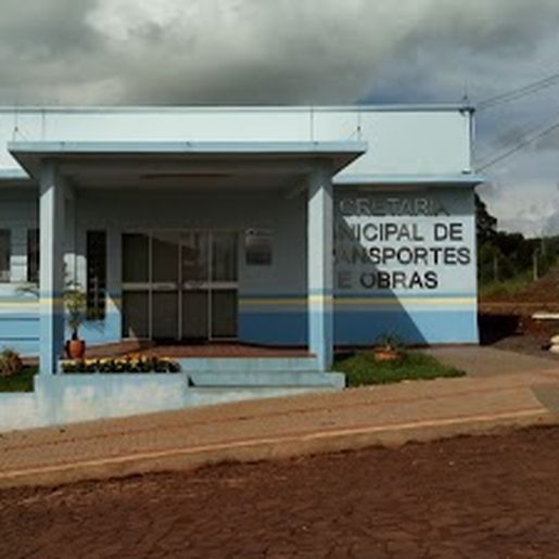 Maquinário da secretaria de Obras está parado a mais de 30 dias devido a falta de peça