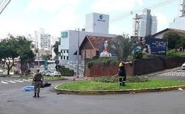Motociclista morre em colisão contra caminhão em Chapecó