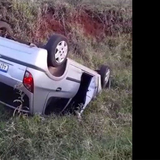Mulher é encontrada morta com marca de tiro dentro de veículo 