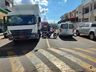 Motociclista fica ferido em colisão contra carro no centro