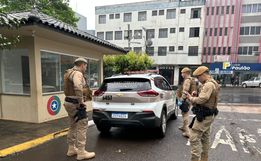 PM prende homem suspeito de invadir casa e agredir idosa em SMOeste 