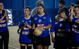 Primeiro time feminino de cegos faz história no futebol do Centro-Oeste