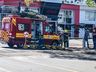 Bombeiros trabalham no rescaldo do incêndio no Super Vipi Center