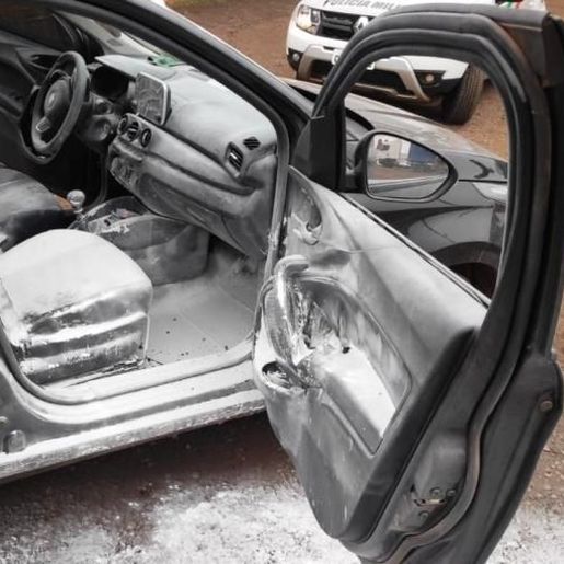 Casal fica gravemente ferido depois de carro pegar fogo em São Lourenço do Oeste