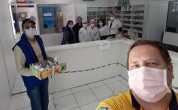 Lions Renascer de SJCedro realiza entrega de lembranças para a Páscoa