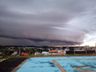 'Shelf cloud' chama atenção em cidades de SC; entenda como se forma esse tipo de nuvem